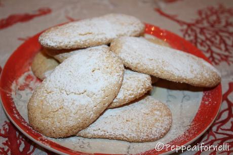 Is Pistoccus o savoiardi sardi. Is Pistoccus o savoiardi sardi.