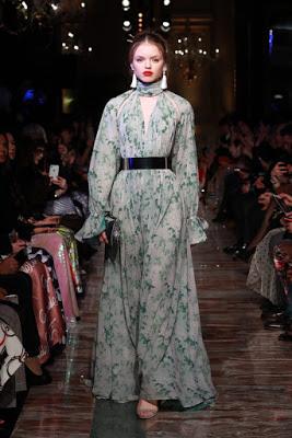 L'Alta Moda Romana Gurda ad Oriente. Antonio Martino. Giada Curti. Roma Fashion Week by AltaRoma L'Alta Moda Romana Gurda ad Oriente. Antonio Martino. Giada Curti. Roma Fashion Week by AltaRoma