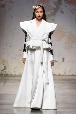 L'Alta Moda Romana Gurda ad Oriente. Antonio Martino. Giada Curti. Roma Fashion Week by AltaRoma L'Alta Moda Romana Gurda ad Oriente. Antonio Martino. Giada Curti. Roma Fashion Week by AltaRoma