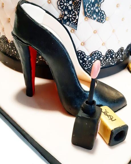Torta fashion: tra palette, rossetti e scarpe tacco 12 Torta fashion: tra palette, rossetti e scarpe tacco 12