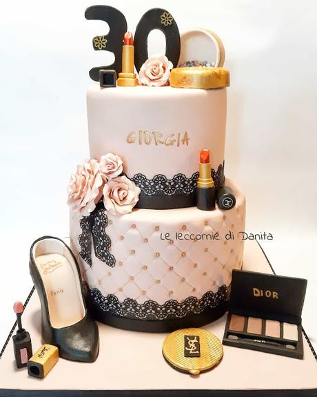 Torta fashion: tra palette, rossetti e scarpe tacco 12 Torta fashion: tra palette, rossetti e scarpe tacco 12