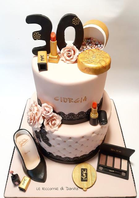 Torta fashion: tra palette, rossetti e scarpe tacco 12 Torta fashion: tra palette, rossetti e scarpe tacco 12