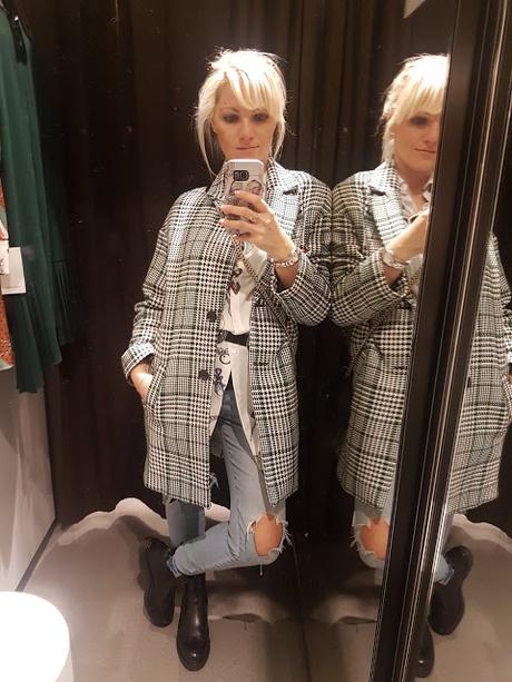 abbinamento cappotto a quadri come abbinare il cappotto a quadri outfit cappotto a quadri selfie allo specchio outfit casual invernale outfit cappotto jeans e cappotto abbinamento jeans e cappotto mariafelicia magno fashion blogger colorblock by felym fashion blogger italiane outfit febbraio 2020 fashion bloggers italy italian fashion bloggers