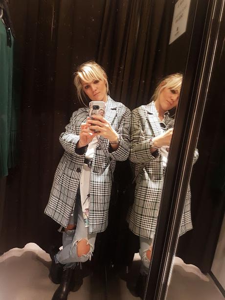 come abbinare un cappotto a quadri come abbinare il cappotto a quadri outfit cappotto a quadri selfie allo specchio outfit casual invernale outfit cappotto jeans e cappotto abbinamento jeans e cappotto mariafelicia magno fashion blogger colorblock by felym fashion blogger italiane outfit febbraio 2020 fashion bloggers italy italian fashion bloggers