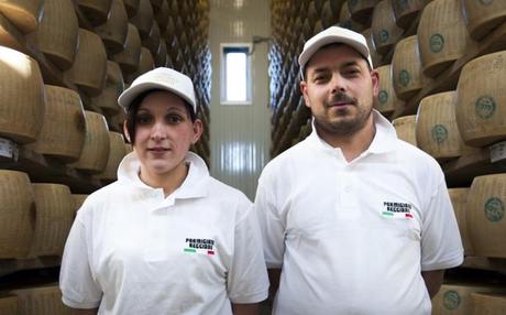 A Reggio Emilia il primo corso per diventare casaro del Parmigiano Reggiano. Ah, è gratuito A Reggio Emilia il primo corso per diventare casaro del Parmigiano Reggiano. Ah, è gratuito