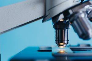 Il significato della malattia e la sua interpretazione analisi microscopio