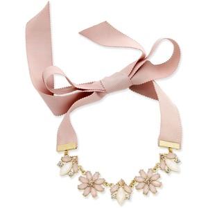 LOOKS: Colors to Wear This Valentine’s Day That Aren’t Red LOOKS: Colors to Wear This Valentine’s Day That Aren’t Red