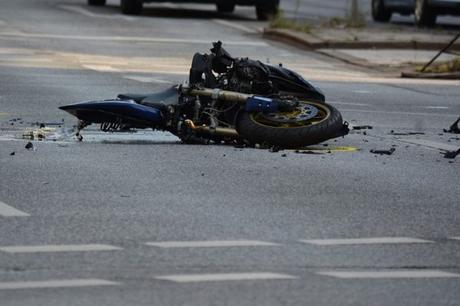 Napoli, terribile incidente in Tangenziale: centauro perde il controllo della moto e muore Napoli, terribile incidente in Tangenziale: centauro perde il controllo della moto e muore