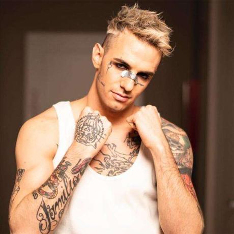 ACHILLE LAURO, un padre avvocato, un nonno prefetto ma anche un vissuto in una comune e… il riscatto dei gioielli della nonna dal monte dei pegni con i primi guadagni Achille Lauro