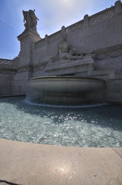 I simboli che rappresentano Napoli e la Campania al Vittoriano di Roma I simboli che rappresentano Napoli e la Campania al Vittoriano di Roma