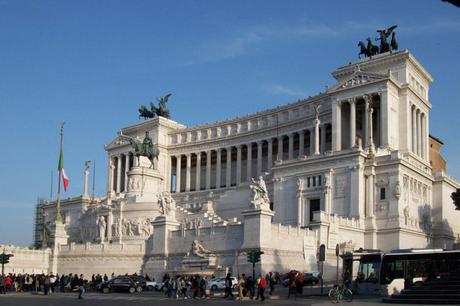 I simboli che rappresentano Napoli e la Campania al Vittoriano di Roma I simboli che rappresentano Napoli e la Campania al Vittoriano di Roma