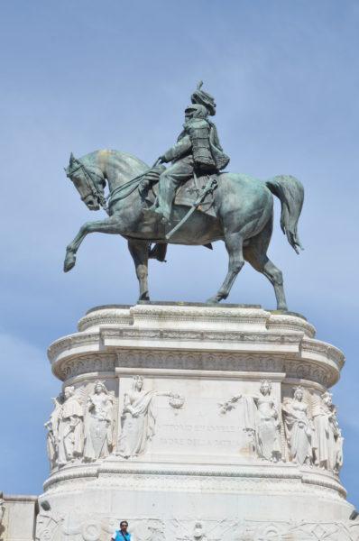 I simboli che rappresentano Napoli e la Campania al Vittoriano di Roma I simboli che rappresentano Napoli e la Campania al Vittoriano di Roma