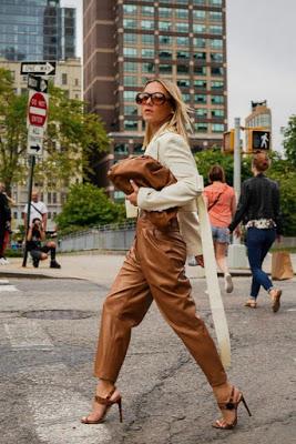 Pantaloni di pelle. Back to the 80s (with love) Pantaloni di pelle. Back to the 80s (with love)