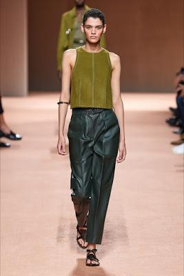 Pantaloni di pelle. Back to the 80s (with love) Pantaloni di pelle. Back to the 80s (with love)