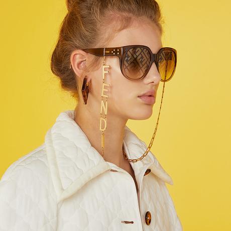 occhiali da sole con catena occhiali con catena tendenza occhiali con catena occhiali estate 2020 chain sunglasses strap mariafelicia magno fashion blogger color block by felym fashion blogger italiane fashion blog italiani italian fashion bloggers