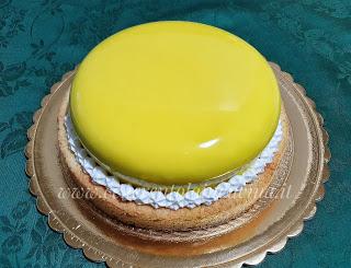 Torta mimosa moderna. Torta mimosa moderna.