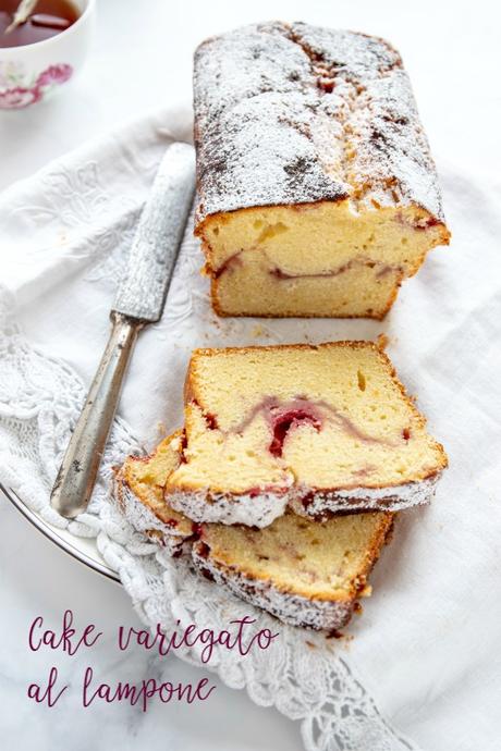 Tea Cake variegato al lampone: riempire il tempo. Tea Cake variegato al lampone: riempire il tempo.