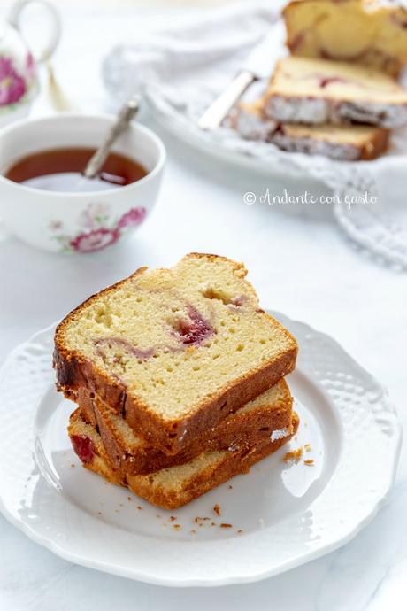 Tea Cake variegato al lampone: riempire il tempo. Tea Cake variegato al lampone: riempire il tempo.