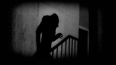 “Conte” Dracula? Ecco spiegato perché il Premier preferisce “uscire” di notte… “Conte” Dracula? Ecco spiegato perché il Premier preferisce “uscire” di notte…