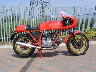 Ducati  MHR900 converted to look like a 900SS