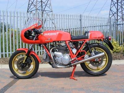 Ducati  MHR900 converted to look like a 900SS