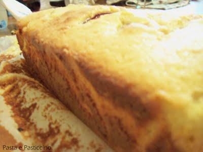 PLUMCAKE DI FARRO ALLE PESCHE