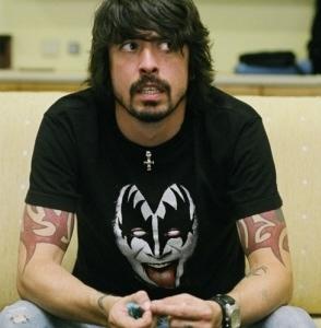 Foo Fighters - Dave Grohl caccia un fan dal concerto (video)