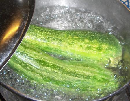 Zucchine ripiene con tonno e verdure