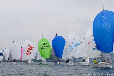 'CAMPIONATO NAZIONALE PLATU25' - SENIGALLIA REGISTRA IL DOMINIODI EUZII NELLA PRIMA GIORNATA DI REGATE