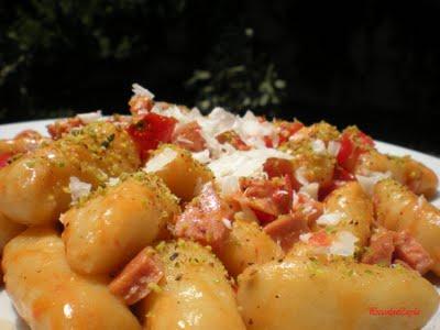 Gnocchi di patate e fave con mortadella e pistacchi