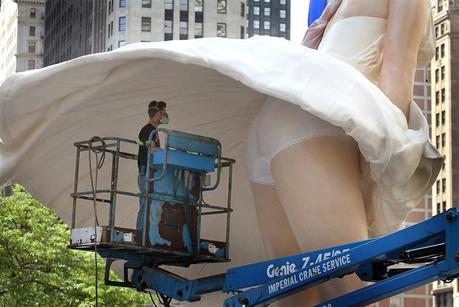 Foto: La statua di Marilyn Monroe, alta 26 metri nel centro di Chicago