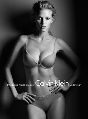 Lara Stone Modella per Calvin Klein