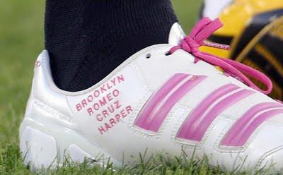 David Beckham porta i nomi dei figli sulle scarpe inclusa Seven Harper