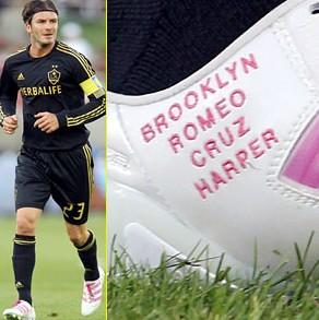 David Beckham porta i nomi dei figli sulle scarpe inclusa Seven Harper