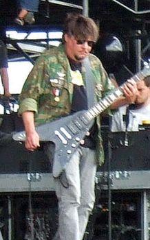 http://upload.wikimedia.org/wikipedia/commons/thumb/1/16/Ron_Asheton_%282008%29.jpg/218px-Ron_Asheton_%282008%29.jpg