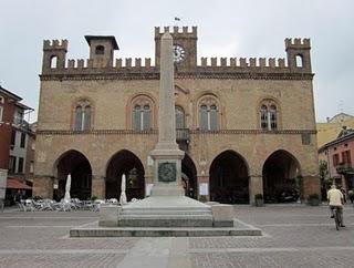 I monumenti di Fidenza: l'obelisco di Piazza Garibaldi