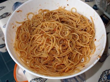 Spaghetti con il pesto di pomodori secchi