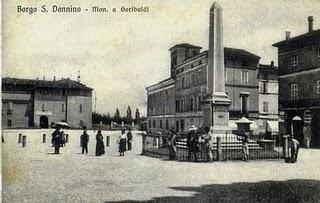 I monumenti: l'obelisco di Piazza Garibaldi