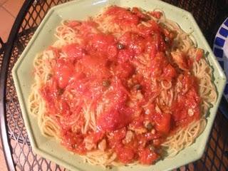 SPAGHETTI CON POMODORINI,TONNO E CAPPERI