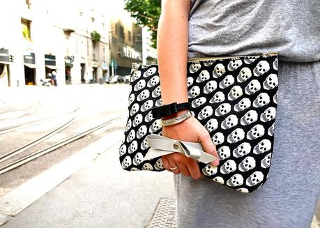 The bag with skulls!