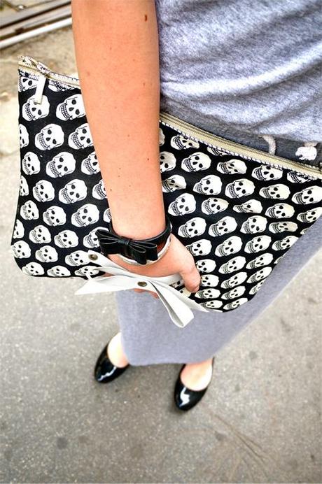 The bag with skulls!