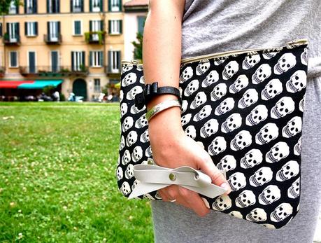 The bag with skulls!