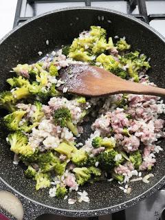 Risotto con broccoletti e salsiccia Risotto con broccoletti e salsiccia