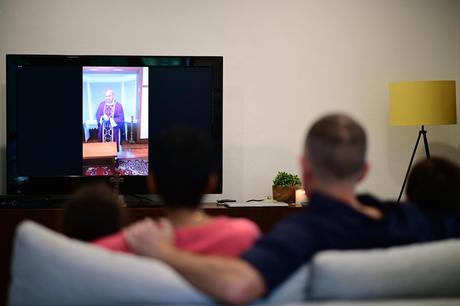 Cresce ancora il consumo tv, news regine social. Boom interazioni on demand Cresce ancora il consumo tv, news regine social. Boom interazioni on demand