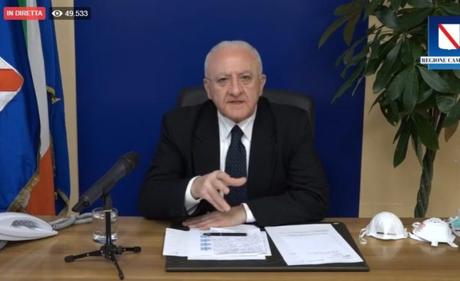 De Luca contro il Governo, no a passeggiate e jogging: “Si rischia un’impennata di contagio” De Luca contro il Governo, no a passeggiate e jogging: “Si rischia un’impennata di contagio”