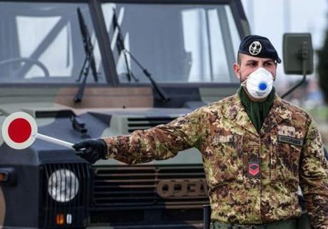 La guerra non cura il virus La guerra non cura il virus