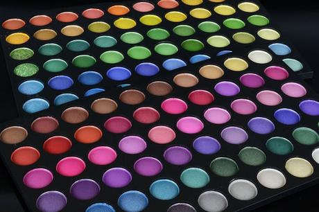 ARMOCROMIA: MAKE-UP, HAIR STYLE E OUTFIT SECONDO LA TEORIA DEL COLORE ARMOCROMIA: MAKE-UP, HAIR STYLE E OUTFIT SECONDO LA TEORIA DEL COLORE