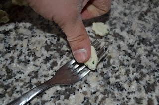 Gnocchi di ricotta con aglio e prezzemolo al pesto di noci Gnocchi di ricotta con aglio e prezzemolo al pesto di noci