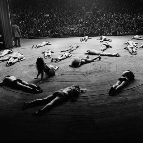 LO YOGA NEL TEATRO - LIVING THEATER LO YOGA NEL TEATRO - LIVING THEATER