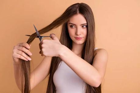 Come tagliarsi i capelli da sola senza commettere errori! Come tagliarsi i capelli da sola senza commettere errori!